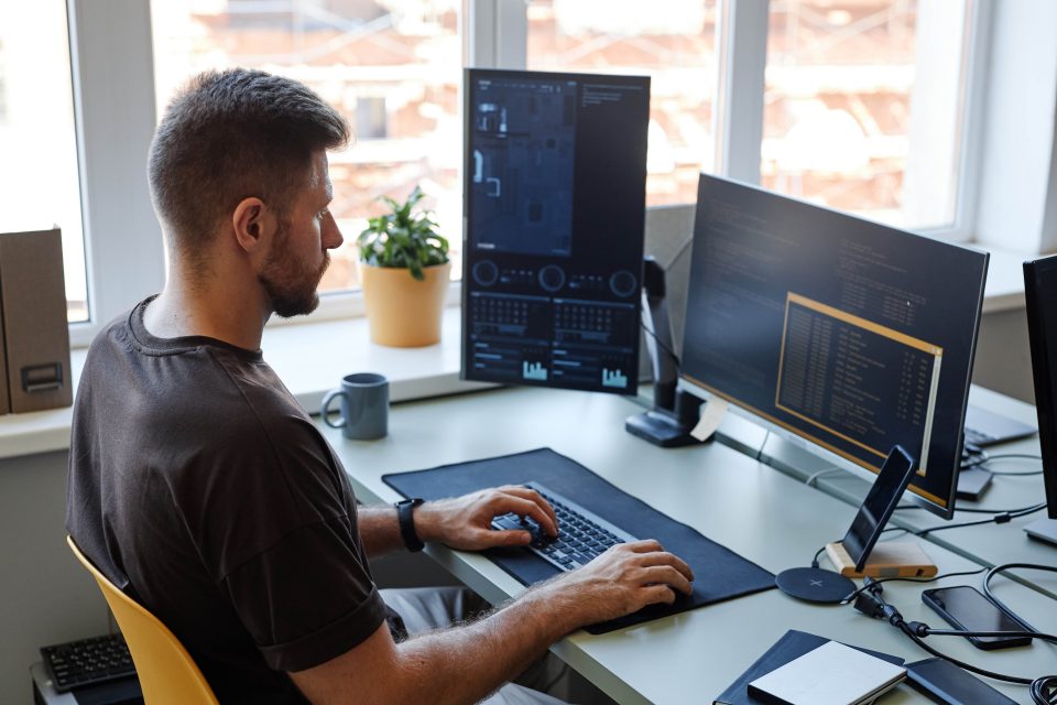 data engineer working with code 2023 11 27 05 27 08 utc